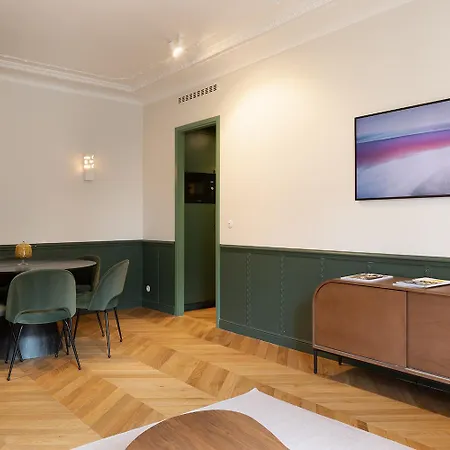 Collection Serviced In Opera - Rue Saint-lazare *